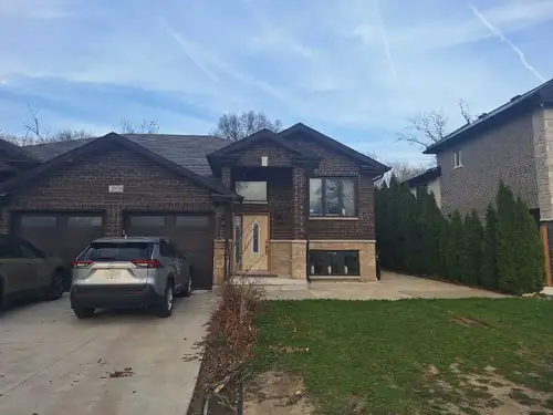 Spacious & Bright 2-Bedroom Raised Ranch Basement Apartment in South Windsor. Well-maintained 2-bedr...