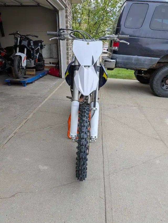 2016 Husqvarna FE350 in Dirt Bikes & Motocross in Edmonton - Image 8
