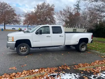 2008 chev 3500 4x4 dually Duramax dually, runs perfect BC truck zero rust, has some minor dings Dele...