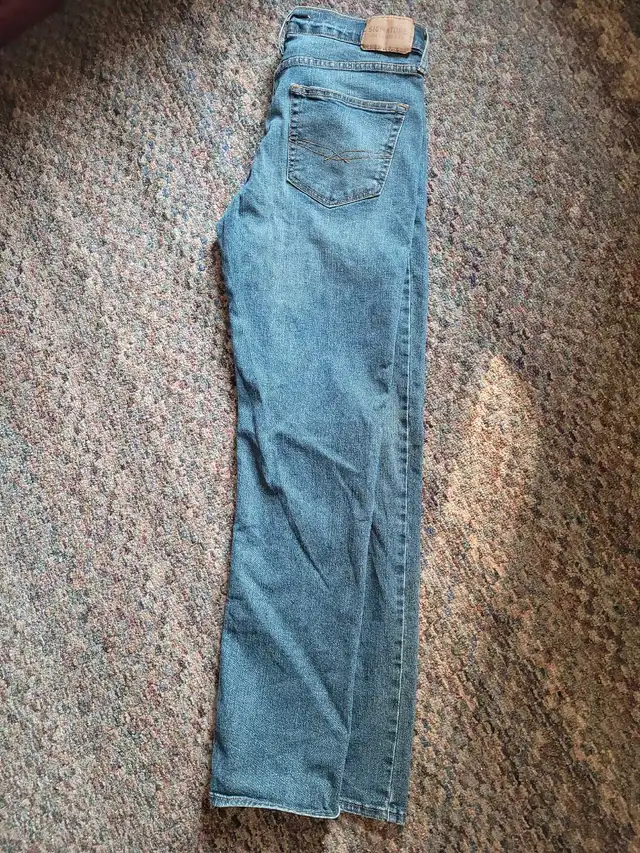 32×34 signature Levi jeans in Men's in Napanee - Image 3