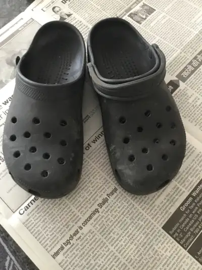 2 pairs of men’s slippers, size 9, for sale, View more