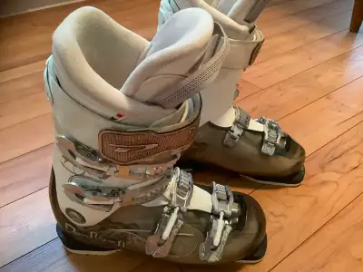 WOMEN’S DOWNHILL SKI BOOTS & BOOTS BAG, View more