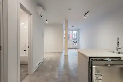 1016 Laurier O