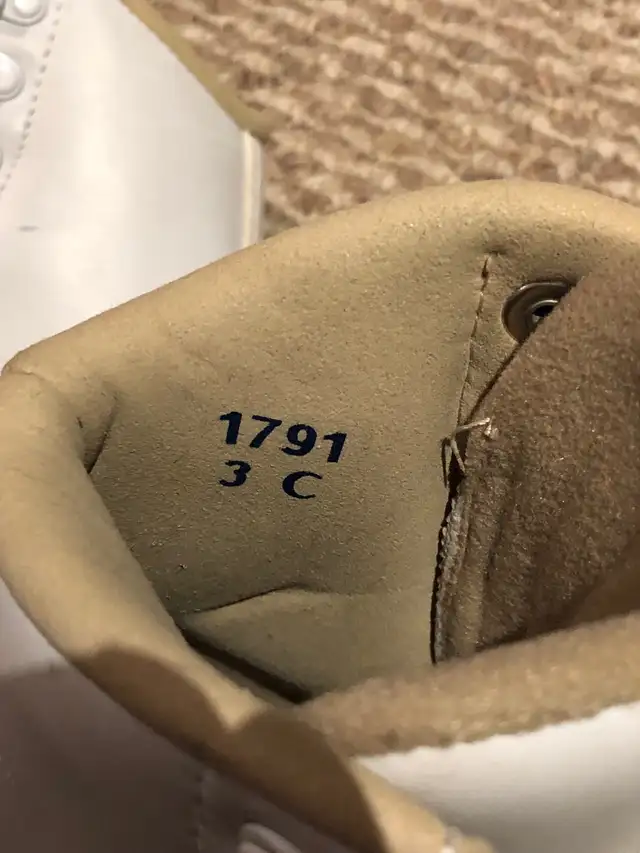 Jackson Artiste Size 3C Girls Figure Skate in Skates & Blades in City of Toronto - Image 5