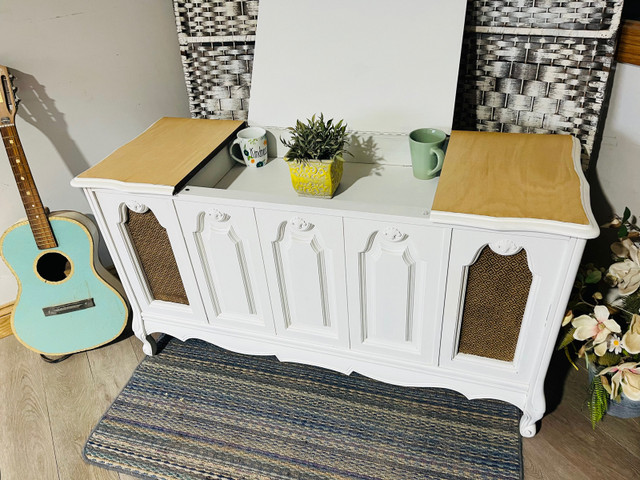  Beautiful, solid wood credenza kitchen bar in Hutches & Display Cabinets in Charlottetown