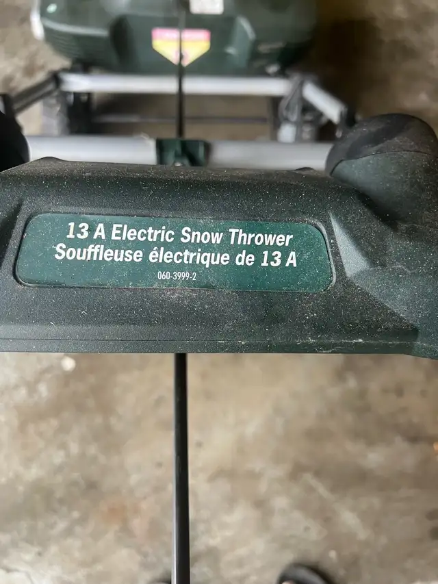 yardworks 13A Electric Snow Thrower 20 in Snowblowers in Mississauga / Peel Region - Image 3