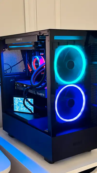 GAMING PC FOR SALE CPU: RYZEN 5 7600 GPU: RX 6600 RAM: 32GB (7200 MGHz!!!) SSD: 1TB AIO: Lianli Gala...