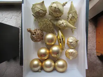 CHRISTMAS - fancy, decorative glass bulbs - large lot, View more