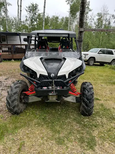2014 can am maverick 1,007 km Metal skid plate Relocated rad Blue tooth stereo system Upgraded trans...
