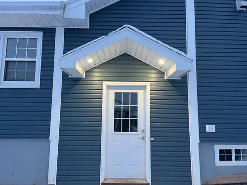 Brand New large 2 bedroom 1 Bath lower level duplex in Cornwall~ First month rent is free ~ This uni...