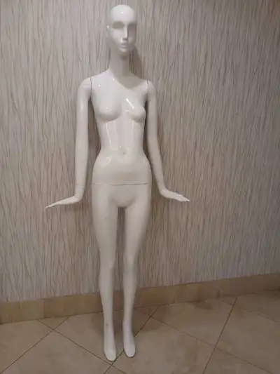 Available in various styles and quantities - clothing racks, dress forms,mannequins for adults and k...