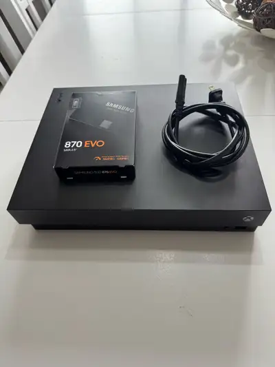 Xbox One X plus+ new SSD Samsung 870 Evo 1To Déjà installé - aucune manette - aucune box