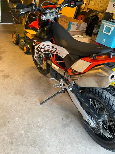 2011 KTM 690 Enduro R 20936 kms Seat Concepts seat Tiddy lights New tires Conti TKC - 80 (not mounte...