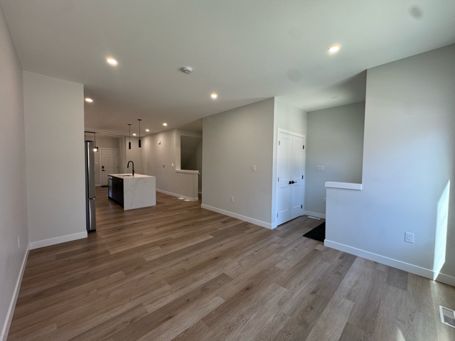 **Beautiful 3Bed 2.5Bath Duplex in Glenwood** in Long Term Rentals in Winnipeg - Image 8
