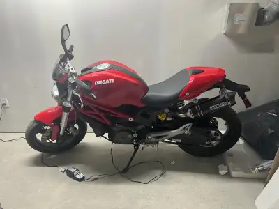 This 2010 Ducati Monster 696 is a well-maintained sport bike in good condition, featuring a striking...