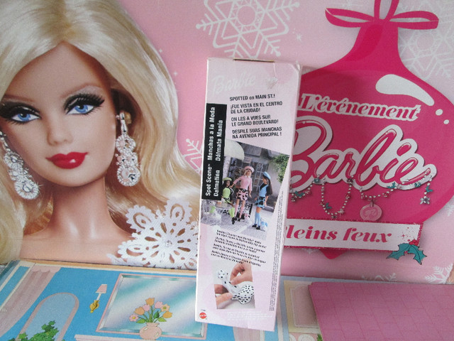 Ancienne  Barbie 2001  Dalmatian Look Spot Scene   Neuve - Rare dans Jouets et jeux  à Longueuil/Rive Sud - Image 2