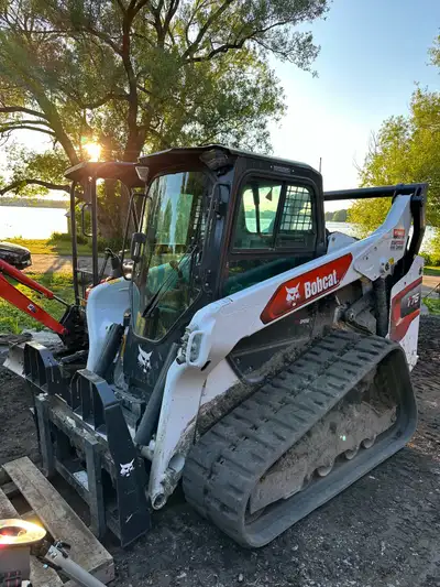 Hello, I am selling my 2022 Bobcat T-76. The machine is in great shape and ready to work with a tota...