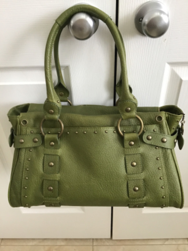 BETSEY JOHNSON olive green pebble leather handbag in Other in Ottawa - Image 2