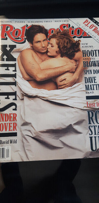 ROLLING STONE MAG 1996, X-FILES DUCHOVNY & ANDERSON IN BED COVER