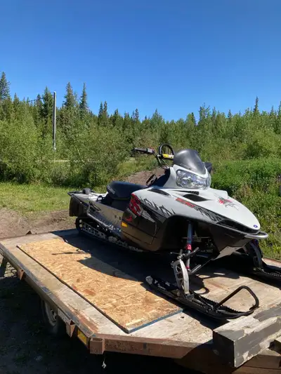 2009 Polaris Dragon 800, heated grips, reverse gear, Too much sled for me, very low km(415) . Pull S...