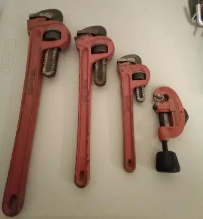 Set consists of : 450 - 60 15 3/4" 350 - 50 12 1/4" 250 - 30 9" Cutter 3 - 32mm 1/8 - 1 1/4" All in...