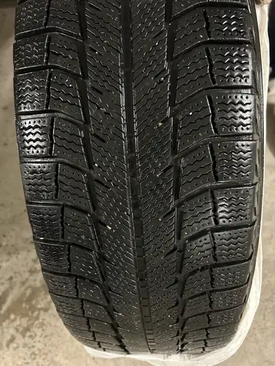 I am selling a single used winter tire with a size of 235 60R18. This tire is mounted on a steel rim...