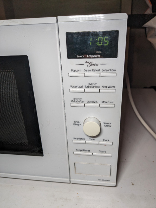 Microwave Panasonic White 1200W Inverter- Like New in Microwaves & Cookers in Lethbridge - Image 2