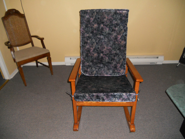 chaise bercante dans Chaises, Fauteuils inclinables  à Longueuil/Rive Sud - Image 3