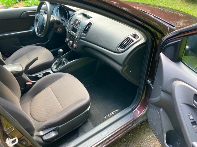 Kia Forte EX 2011, manuelle POUR PIÈCES — photo 5