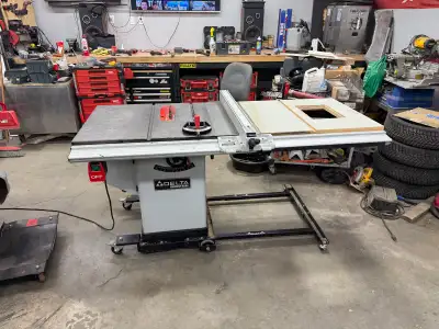 Professional-grade Delta Industrial table saw model 36-653C has a cast iron main table This unit is...