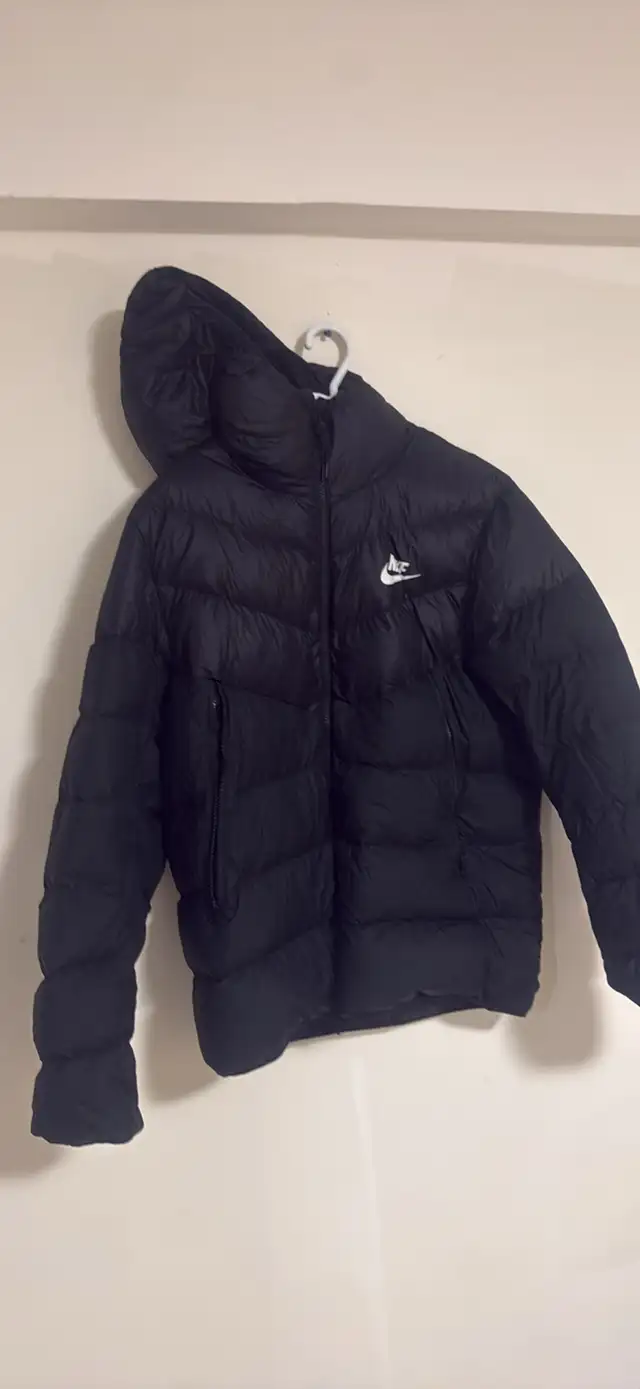 Nike Puffer Jacket in Men's in Mississauga / Peel Region - Image 3