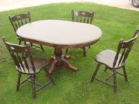 Wood Dining Room Table & 4 Solid Chairs Round Table with leaves