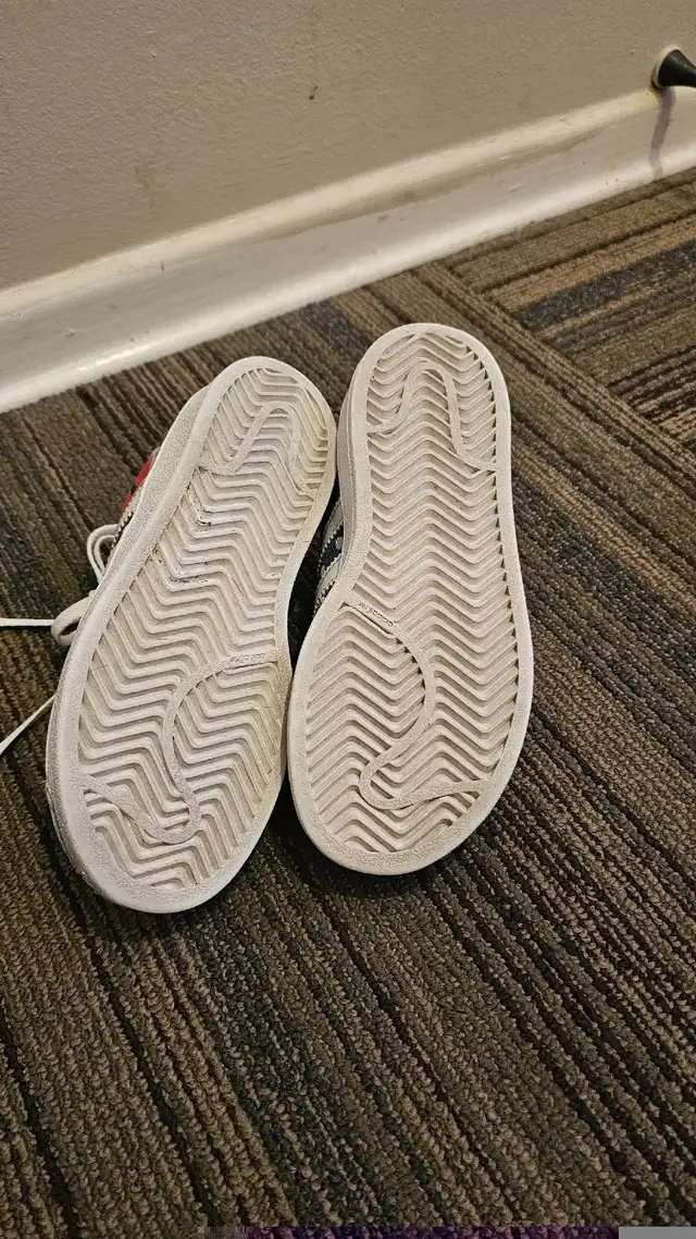 kids 11.5 Adidas superstar shoes in Kids & Youth in Edmonton - Image 8