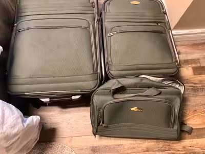 3 piece Ricardo luggage. 20 x15, 12 x16, 13 x20 $60.00 for 3 pieces Green in colour . Soft cover 2 p...