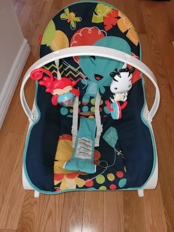 Fisher Price Deluxe Infant to Toddler Rocker, Baby rocker in Playpens, Swings & Saucers in Markham / York Region - Image 2