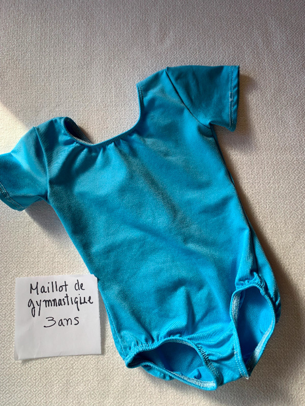 Fillette - 4 ans - Haut de sport et maillot pour sport dans Vêtements - 4T  à Longueuil/Rive Sud - Image 2