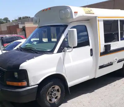 2009 GMC Mini School Bus 166800 km Gas engine 4.8 vortec Very good condition I bought it from school...