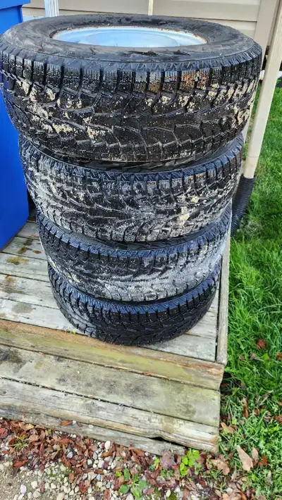 Hankook i-pike snow tires 255/70r16, oem Ford rims, great tread! Fairly clean rims too! $700 fits 20...