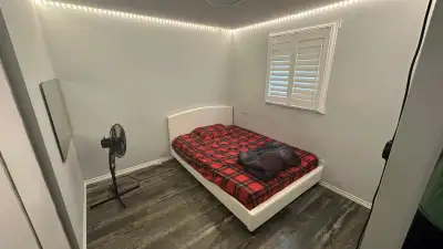 Private Room for rent @ 650$* Move In Date - Immediate *Amenities* - Laundry in Unit (Washing Machin...