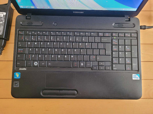 Working Toshiba Satellite C650 Laptop 16". Win 7. Like NEW  in Laptops in Bedford - Image 4