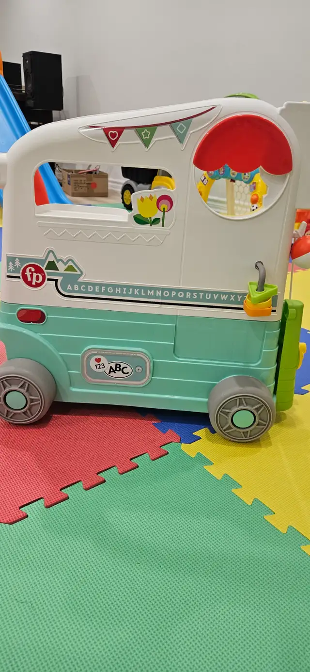 Fisher price infant/toddler camper stroller in Toys in Markham / York Region - Image 3