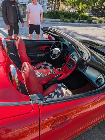 Superbe corvette année 2000 transmission neuve 127000km au compteur impeccable très propre SPÉCIAL É...