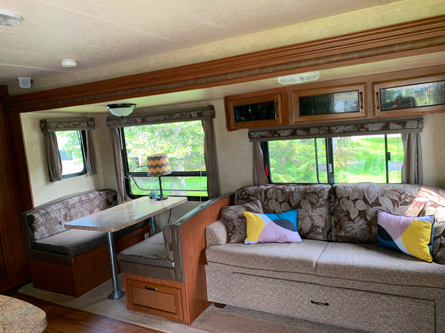 2014 Salem 36 F Trailer on Park site in Park Models in Kawartha Lakes - Image 3
