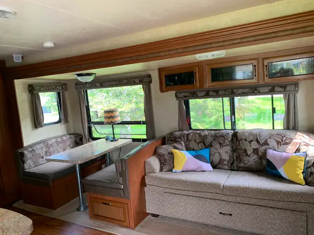 2014 Salem 36 F Trailer on Park site in Park Models in Kawartha Lakes - Image 4
