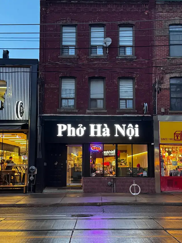 DOWNTOWN TORONTO, 3 BED, 1 BATH FURNISHED APART FOR RENT - $3850