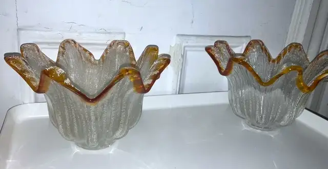 1960/70 Italian Murano Handblown Glass Scallop Tulip Light Shade in Indoor Lighting & Fans in City of Montréal - Image 11