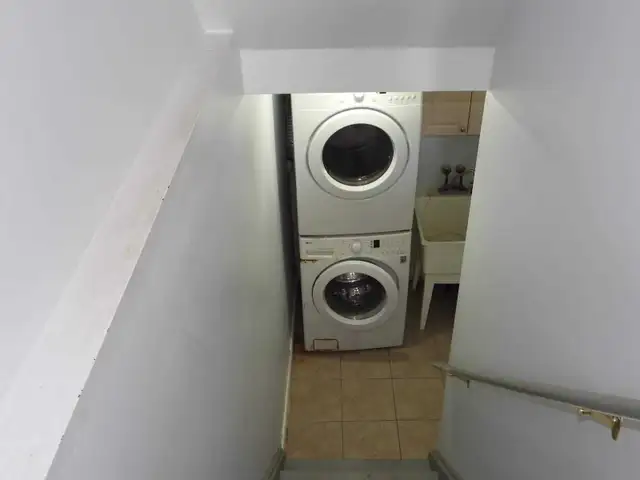 1 furnished Room for rent in Room Rentals & Roommates in City of Toronto - Image 5