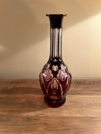 Vase en verre rouge et transparent vintage glass vase
