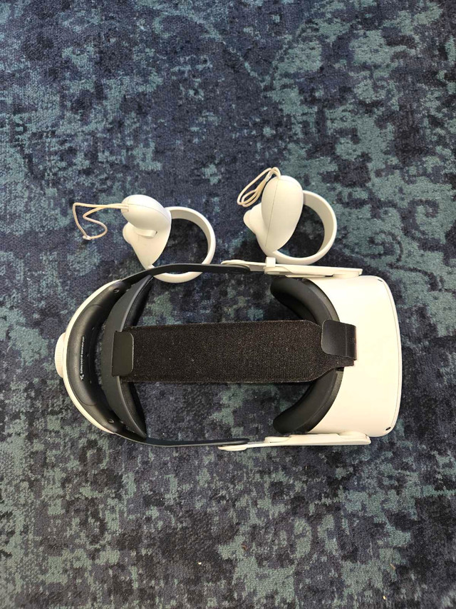 Quest 2 VR headset | Looking to trade for laptop in Other in Gatineau