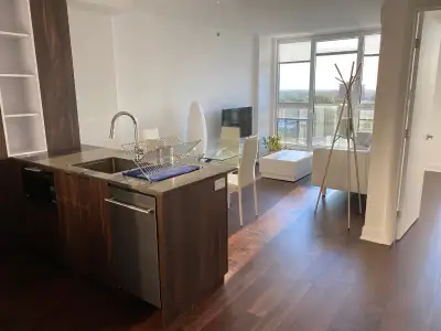 Belle et lumineuse unité (3 ½) meublée au 8ème étage, avec une chambre fermée et balcon privé, situé...